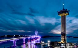 천년의 빛을 품은 아름답고 따뜻한 땅, 영광으로!