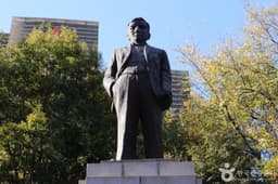 일성이준열사동상