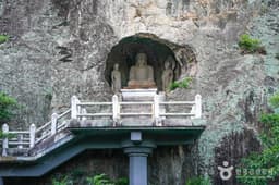 군위 아미타여래삼존 석굴