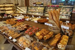 꼬부랑길 벽화 마을의 숨은 간식 여행