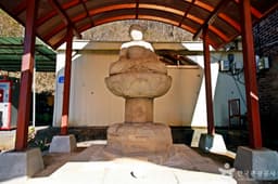 충주 오갑사지 석조여래좌상