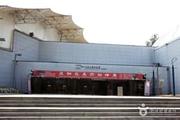 과거와 현재의 시간이 겹쳐진 부암동길