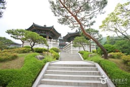 천 년의 역사를 간직한 다리를 건너다