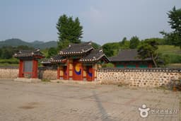 시인 정지용의 향수 속으로