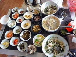 봄날 칼국수 보리밥