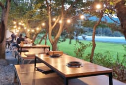 철마한우수목원