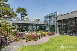 베이커리 카페 공간