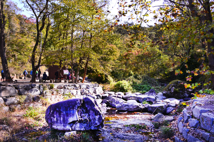 증심사 계곡 안산암질용암