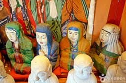 충주 신흥사 석조 나한상