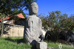 원삼면 목신리 석조여래입상