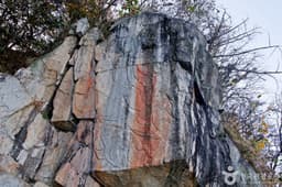 충주 창동리 마애여래상