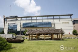 지금 여기로 이어진 역사를 만나다