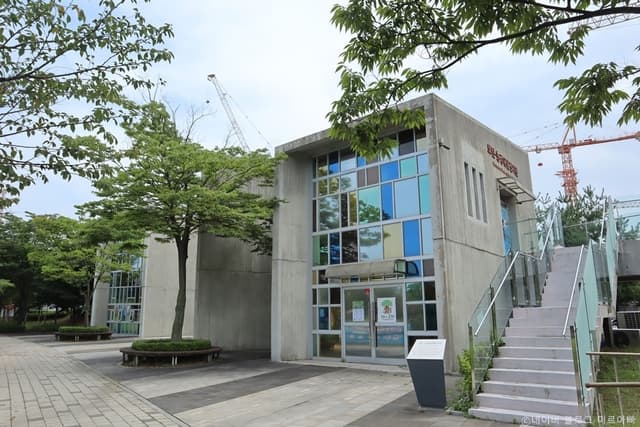 Image 4