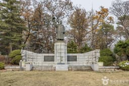 고하송진우선생동상