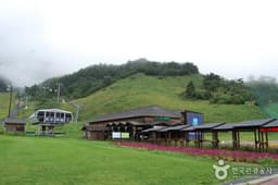 곤도라를 타고 오르는 덕유산 향적봉