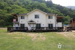 강이흐르는마을 펜션