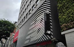 뉴발란스 명동점