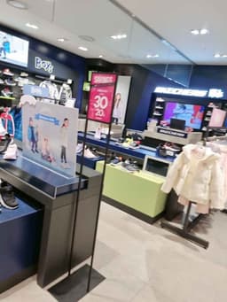 스케쳐스키즈 NC 신구로점