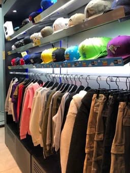 뉴에라 마리오아울렛 3관점