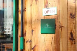 라 카페 갤러리