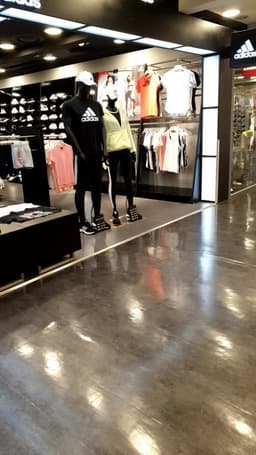 아디다스 NC백화점 불광점