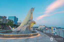 워터프론트와 킹웰리 분수대