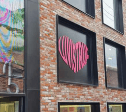 러브이즈트루 플래그쉽 스토어